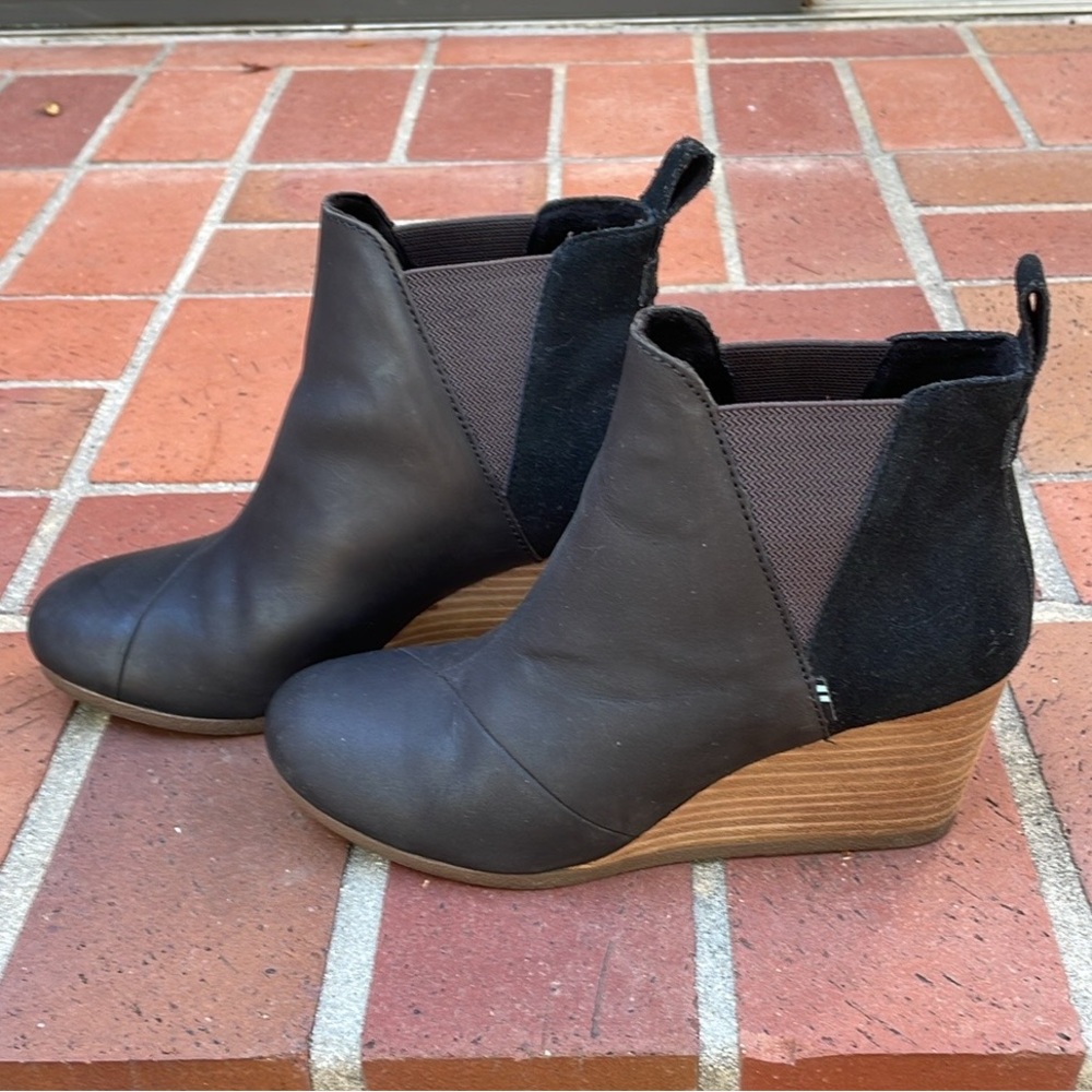TOMS boot Women's Kelsey Fashion. Size 6.5 true to size. - Picture 3 of 10